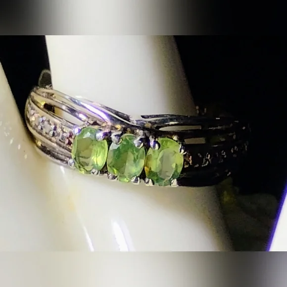 NWT- NATURAL GREEN TANZANITE *THREE* STONE, STERLING RING. SIZE 5 - Picture 3 of 9